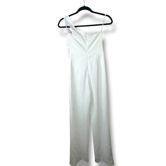Lulus NWOT Devoted To Fun Ivory White Crepe One-Shoulder Sleeveless Jumpsuit XS - Picture 8 of 10